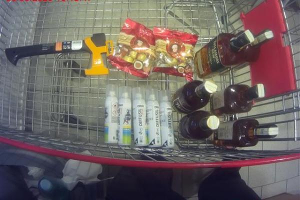 Podezřelý obsah nákupního vozíku